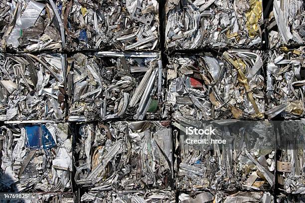 Reciclagem Cubos De Alumínio - Fotografias de stock e mais imagens de Ferro Velho - Ferro Velho, Alumínio, Indústria de construção