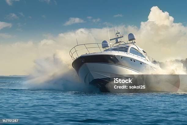 Yacht Di Lusso - Fotografie stock e altre immagini di Yacht - Yacht, Velocità, Lusso