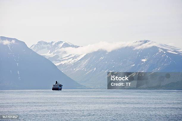 Cruise Kreuzfahrtschiff Stockfoto und mehr Bilder von Aussicht genießen - Aussicht genießen, Kreuzfahrtschiff, Berg