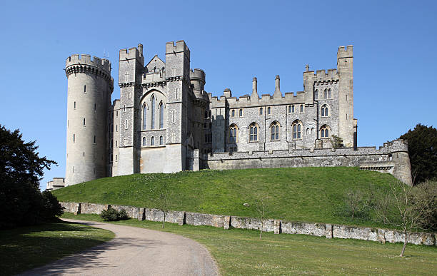 castelo medieval inglês arundel - arundel england imagens e fotografias de stock