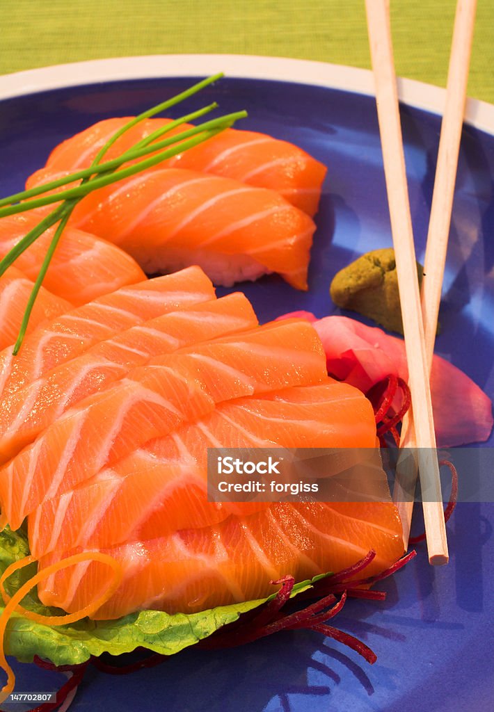 Fresh strisce di salmone norvegese Sashimi, Nigiri di riso - Foto stock royalty-free di Alimentazione sana