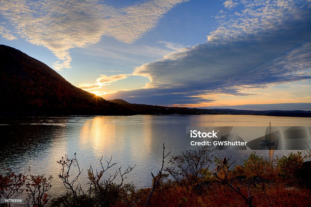 Tramonto sul fiume Hudson - Foto stock royalty-free di Ambientazione esterna