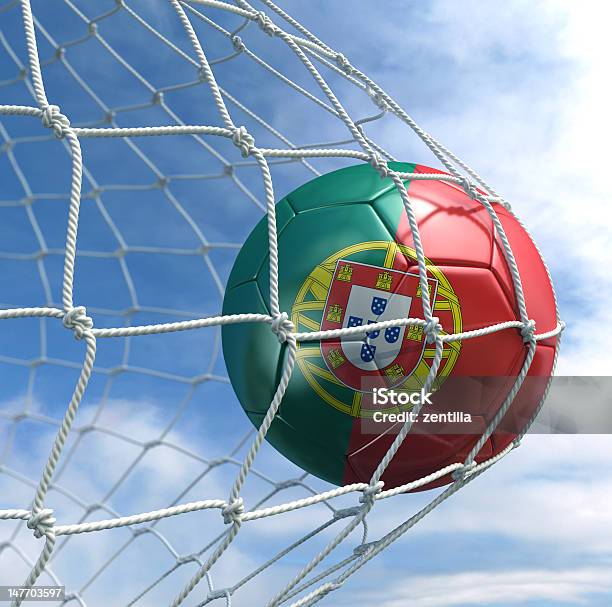 Soccerball In Rete - Fotografie stock e altre immagini di Bandiera - Bandiera, Bandiera del Portogallo, Bandiera nazionale