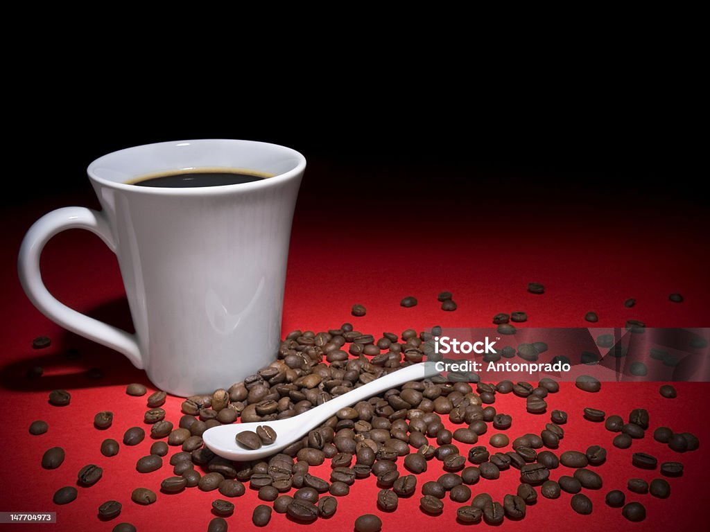 Кофе и кофейных зерен - Стоковые фото Кофе - напиток роялти-фри