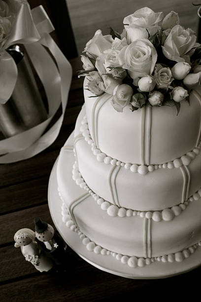 istock Wedding cake with roses and figurines, mono 147705153