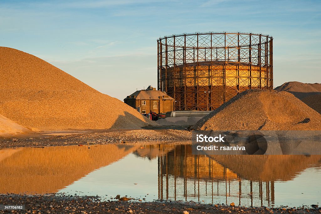 Depósito de Gas con reflejo - Foto de stock de Aire libre libre de derechos