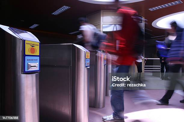 Estação De Metro - Fotografias de stock e mais imagens de Metropolitano - Metropolitano, Torniquete - Divisa, Cidade