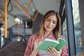 lassen-sie-sich-in-ein-buch.jpg?b=1&s=170x170&k=20&c=ZbRJYoH49HVueh0V8zXL23_1V7X7dnTnoqhbFjREFio=