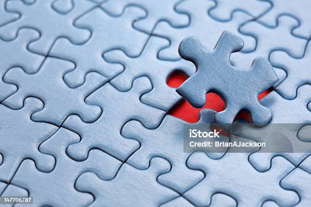 Ultimo Pezzo Del Puzzle - Fotografie stock e altre immagini di Pezzo mancante del puzzle - Pezzo mancante del puzzle, Tessera di puzzle, Rompicapo