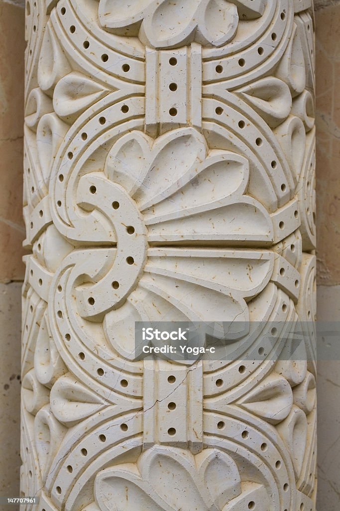 Detalhe de um ornamento em uma coluna - Foto de stock de Antigo royalty-free