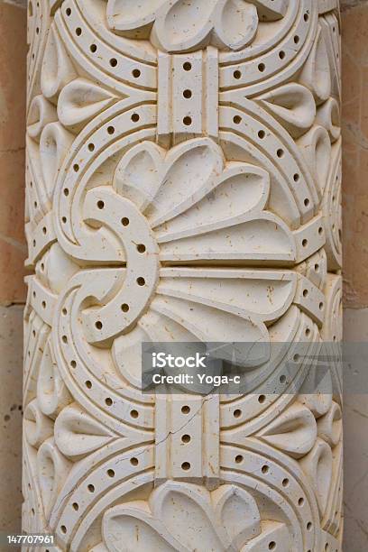 Foto de Detalhe De Um Ornamento Em Uma Coluna e mais fotos de stock de Antigo - Antigo, Arcaico, Arquitetura