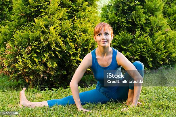 아름다운 붉은 여자 Callanetics 연습 건강한 생활방식에 대한 스톡 사진 및 기타 이미지 - 건강한 생활방식, 균형, 근육질 체격