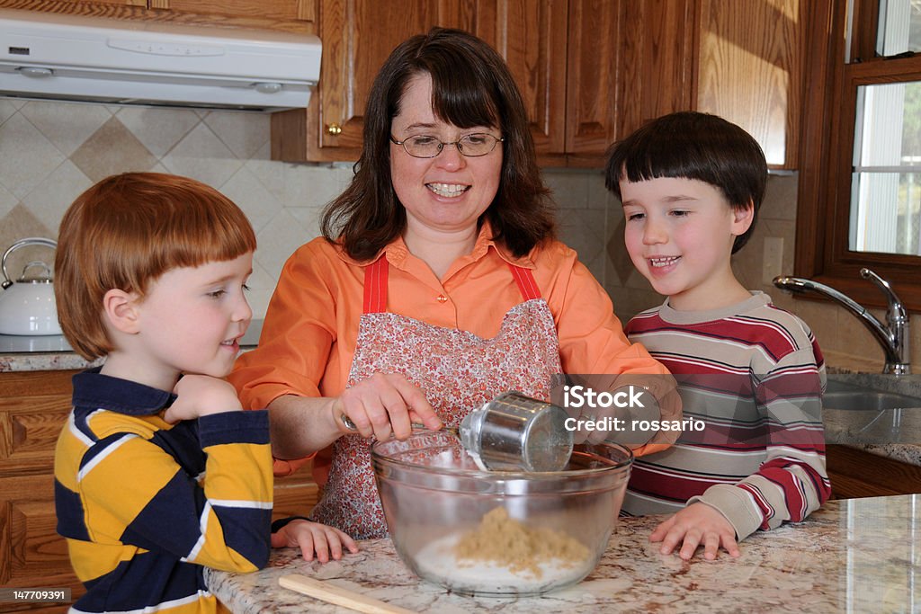 Cookies assados - Foto de stock de Mãe royalty-free