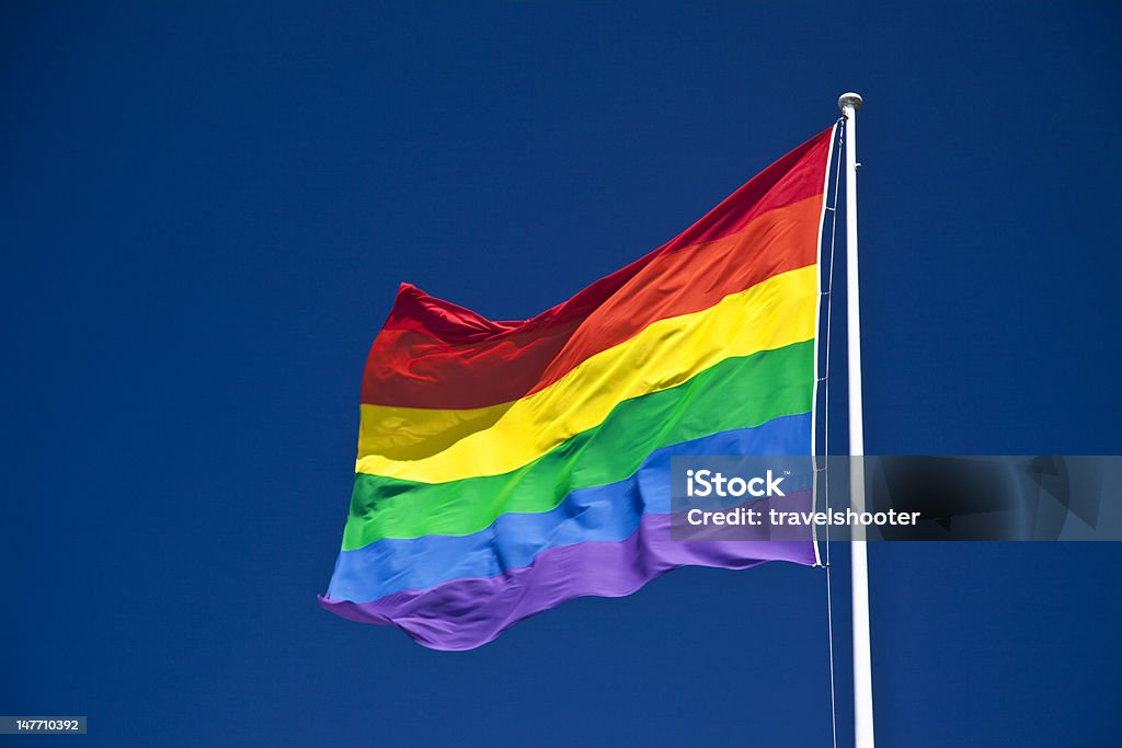 Drapeau de la fierté Gay, flottant au vent - Photo de Gay Pride libre de droits