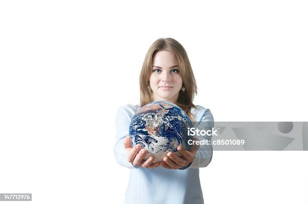 Schönes Mädchen Die Mit Earthglobus Stockfoto und mehr Bilder von Blau - Blau, Eine Frau allein, Eine Person