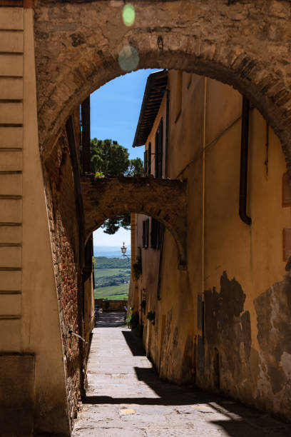 istock Alley With Arches In Famous Montepulciano 1477148274