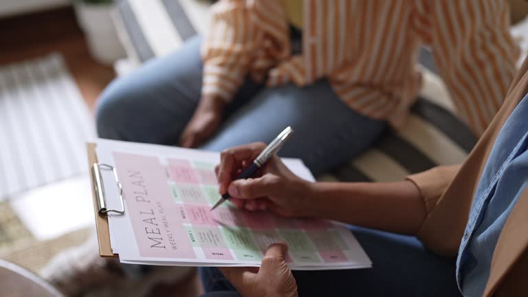 Nutritionist reviewing patients meal plan