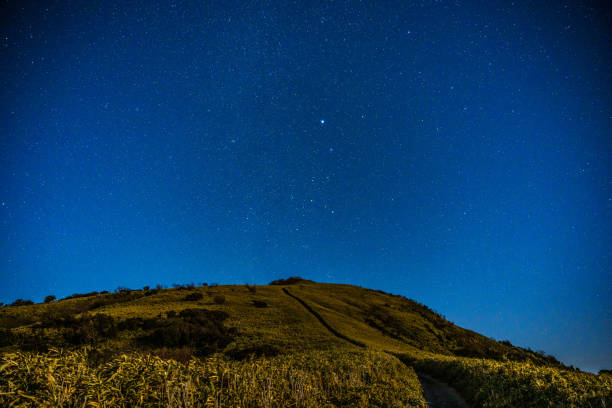 istock A starry sky shining above Mt. Daruma, Izu 1477152069