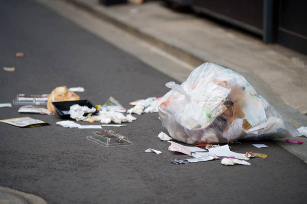 istock Garbage scattered on the streets, Tokyo 1477180139
