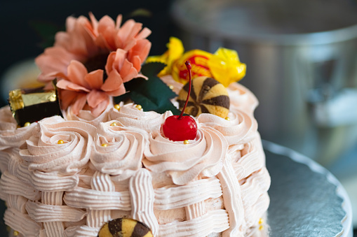 Basket-shaped cake with sweets, cookies and flowers,Easter marks the end of Holy Week, known in the United States as Spring Break