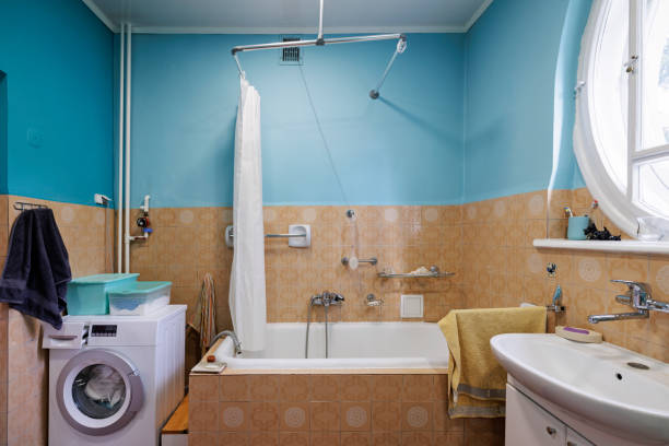 istock Red blue and beige outdated bathroom. 1477193584