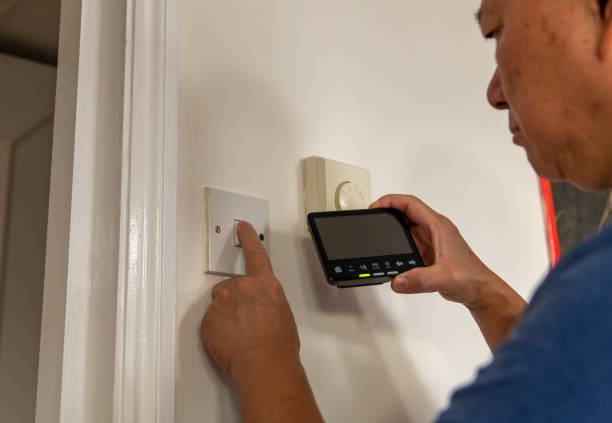 istock A pensioner turning off room lights to save money. 1477248650