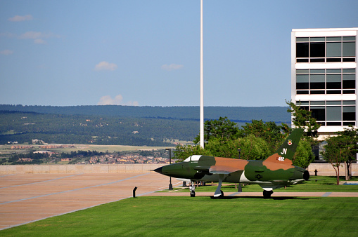 Colorado Springs, Colorado, USA: United States Air Force Academy / USAFA - Republic F-105 Thunderchief on static display on the Northeast corner of the terrazzo. The Republic F-105 Thunderchief (also known as the Thud) is a US-made single-engine supersonic fighter-bomber aircraft that saw service during the Cold War and Vietnam War. It belonged to the so-called Century series (F-100 to F-110).