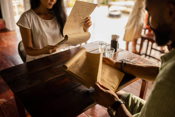 istock Couple reading the menu's 1477313841