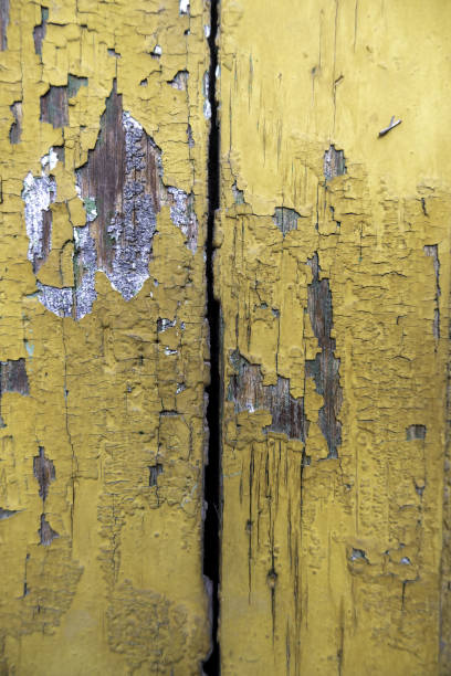 istock Old painted and peeling wood 1477346316