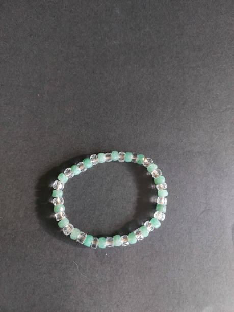 istock green and white mineral stone bracelet 1477358852