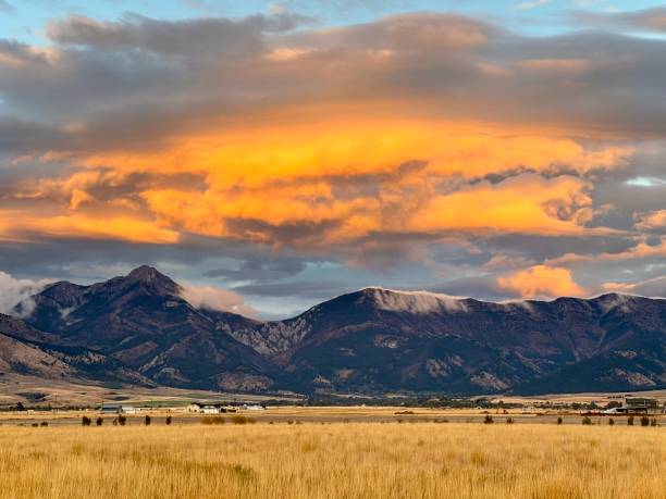 Fall in Montana Mountains outside Bozeman in Montana in the fall moody sky stock pictures, royalty-free photos & images