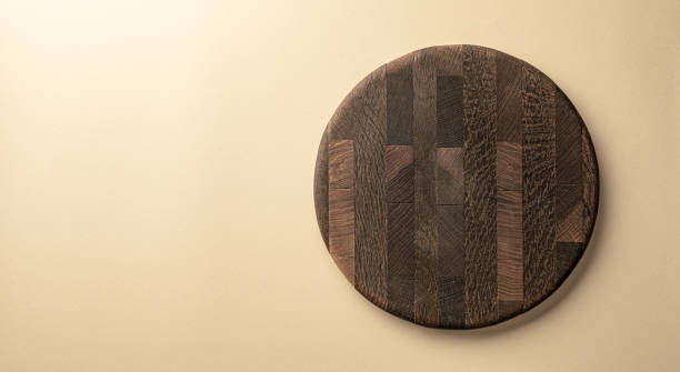 istock Wooden round cutting board for pizza with dark brown pattern 1477369385