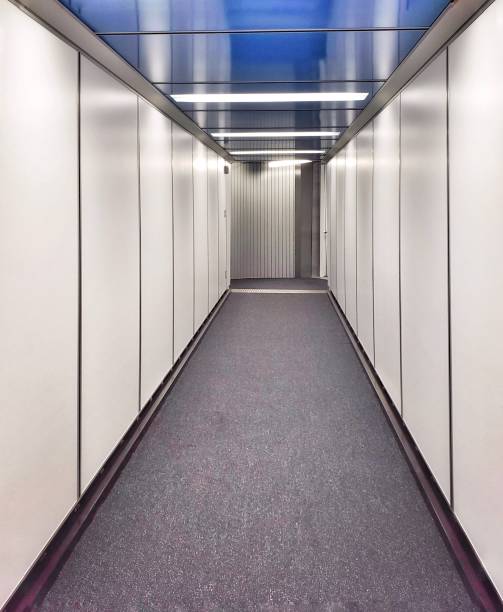 geometría del puente jet - jetway fotografías e imágenes de stock