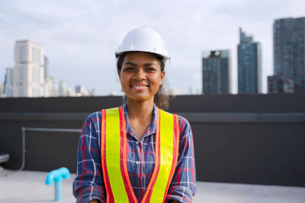 istock Blue collar woman work with engineer at rooftop. 1477396172