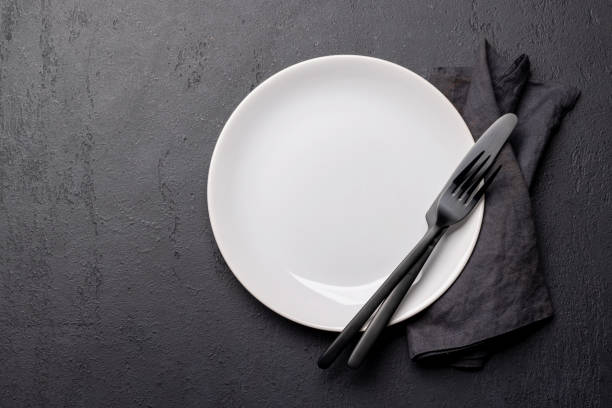 istock Top-down view of an empty plate and silverware mockup 1477400329