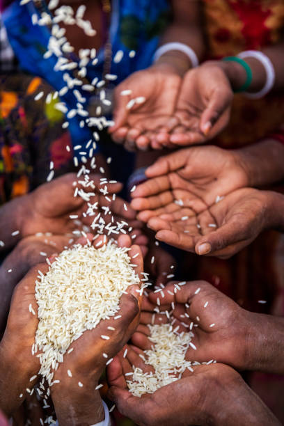 istock Poor Indian children asking for food, India 1477540365