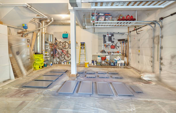 istock Garage as spray painting station 1477568591