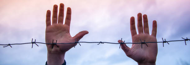 istock Refugees and the fence 1477573400