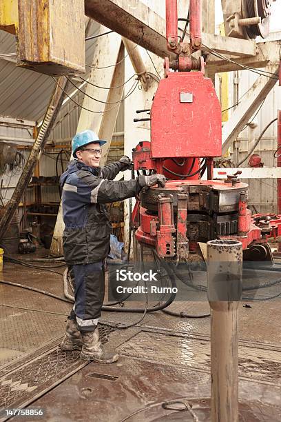 Photo libre de droit de Travailleur En Tenue Étage banque d'images et plus d'images libres de droit de Gaz naturel - Gaz naturel, Industrie minière, Mécanicien