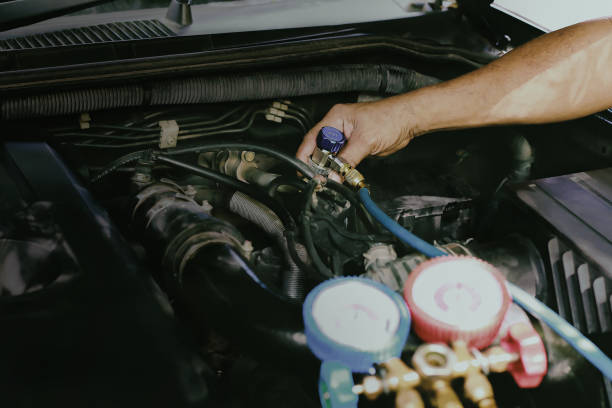 istock Car air conditioner check service, leak detection, fill refrigerant. 1477647024