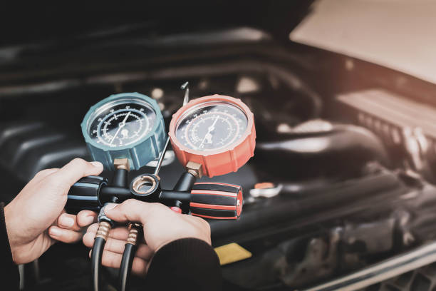 istock Car air conditioner check service, leak detection, fill refrigerant. 1477647027