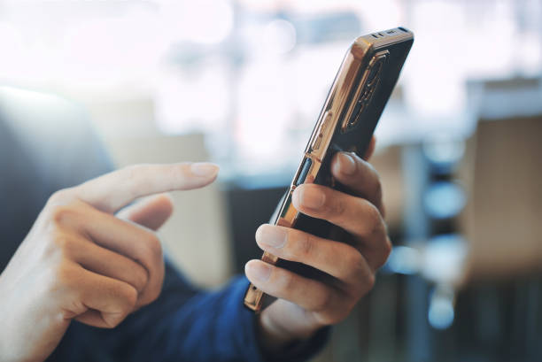 istock Hands of smartphones and men 1477666672