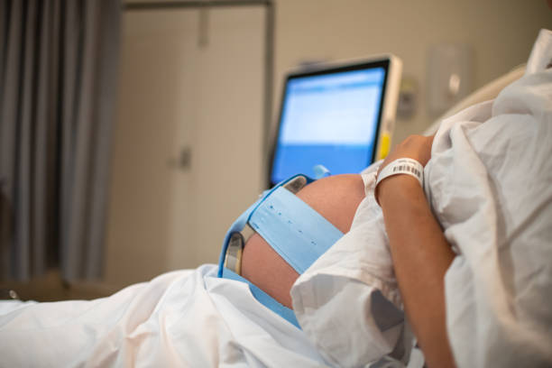 fasi finali del travaglio - cesarean foto e immagini stock