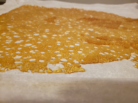 THC shatter cannabis concentrate