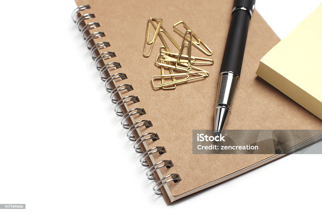 STYLO ET BLOC-notes et un bloc-notes - Photo de Agenda libre de droits