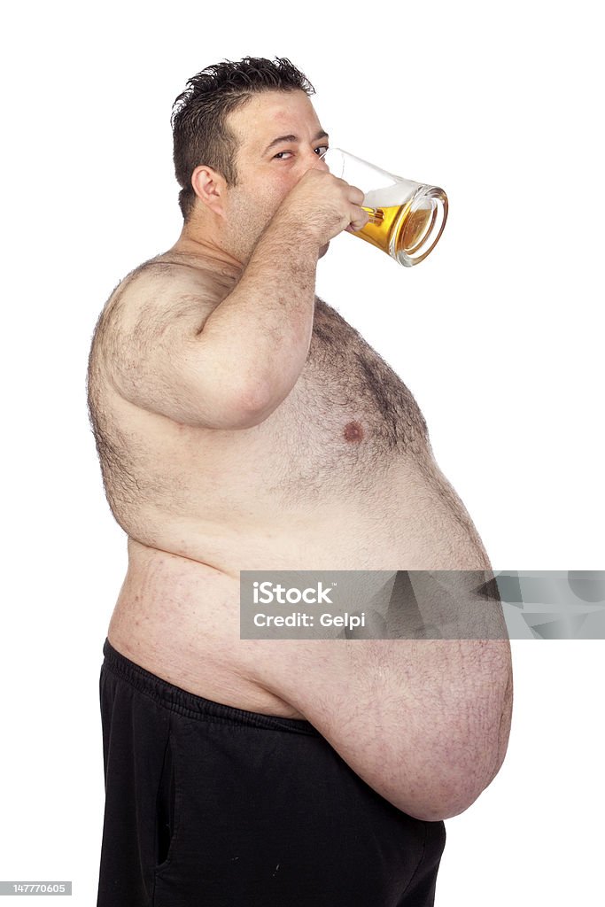 배부른 남자 술마시기 맥주 한 병 - 로열티 프리 건강관리와 의술 스톡 사진