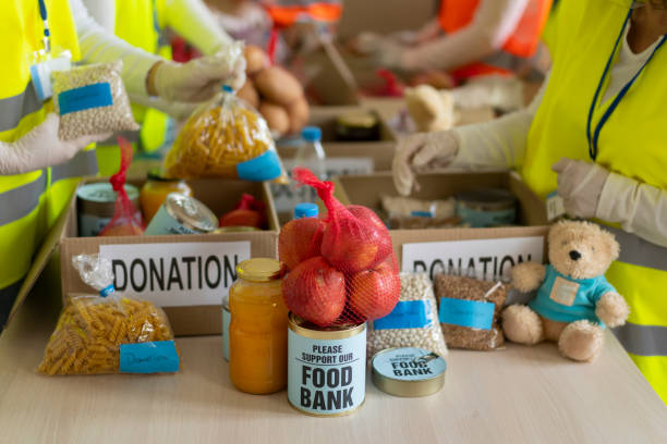 istock Social workers collecting food 1477722203