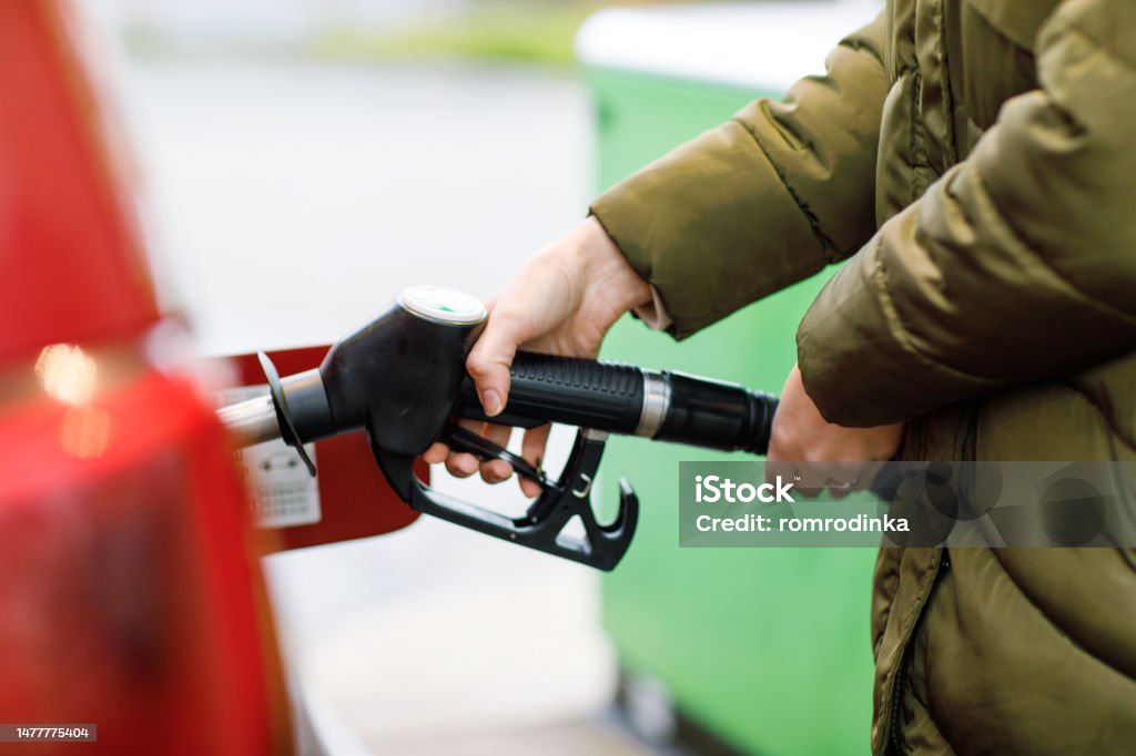 Manie Bliksem zelf Closeup Of Hands Of Woman At Selfservice Gas Station Hold Fuel Nozzle And  Refuel The Car With Petrol Diesel Gas Close Up Of Filling Auto With  Gasoline Or Benzine Self Service Gas