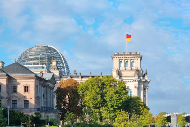 ベルリンの連邦議会の建物。 - the reichstag ストックフォトと画像