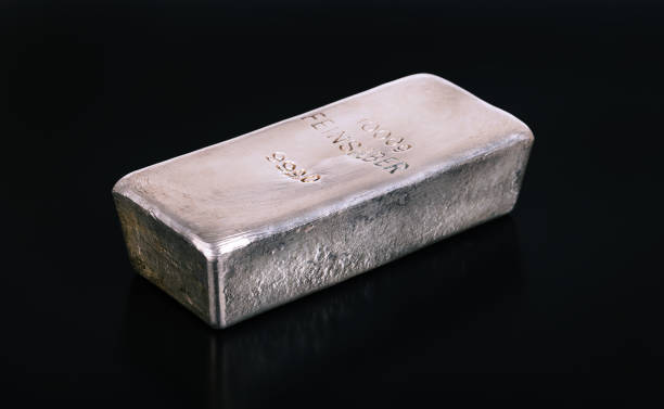 istock One kilogram cast silver bar, 32.15 troy ounces silver bullion 1477784072